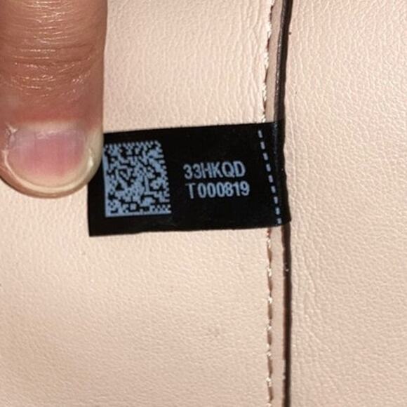 MICHAEL KORS, LARGE SHRIMP SAFFIANO LEATHER SHOULDER BAG - Picture 15 of 15